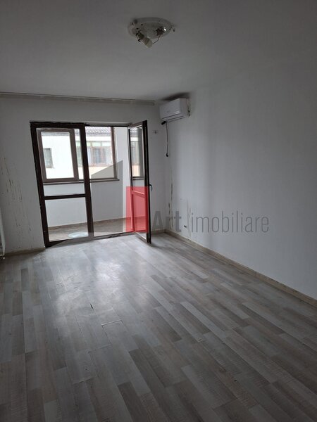 Metalurgiei, Aparatorii Patriei, apartament cu 3 camere de vanzare, cu centrala.