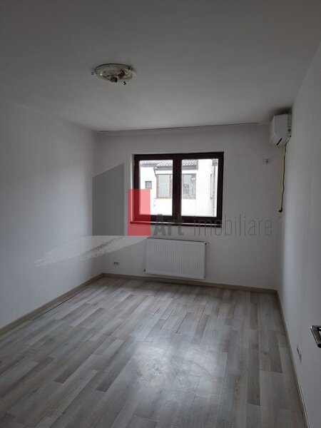 Metalurgiei, Aparatorii Patriei, apartament cu 3 camere de vanzare, cu centrala.