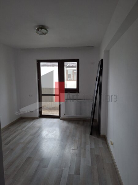 Metalurgiei, Aparatorii Patriei, apartament cu 3 camere de vanzare, cu centrala.