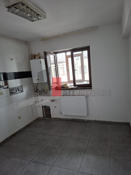 Metalurgiei, Aparatorii Patriei, apartament cu 3 camere de vanzare, cu centrala.