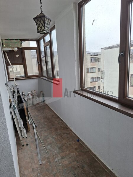Metalurgiei, Aparatorii Patriei, apartament cu 3 camere de vanzare, cu centrala.